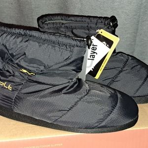 Heated slippers with rechargeable battery pks